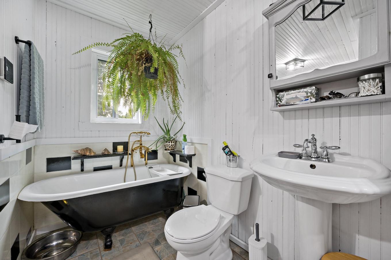 Bathroom - 121 Crois. Des Trois-Lacs, Lantier, QC - Indoor Photo Showing Bathroom