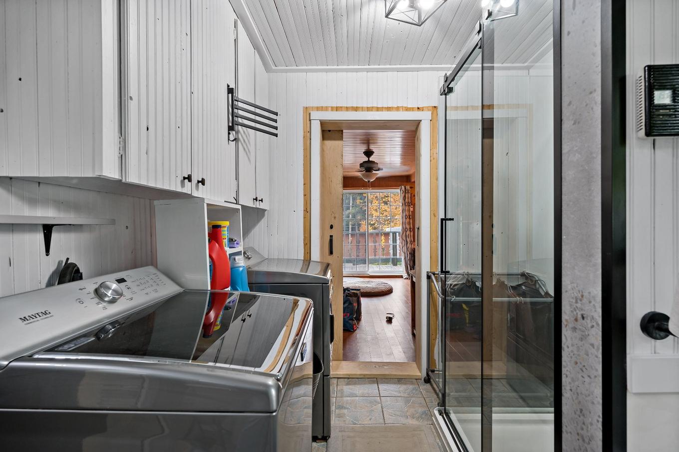Bathroom - 121 Crois. Des Trois-Lacs, Lantier, QC - Indoor Photo Showing Laundry Room