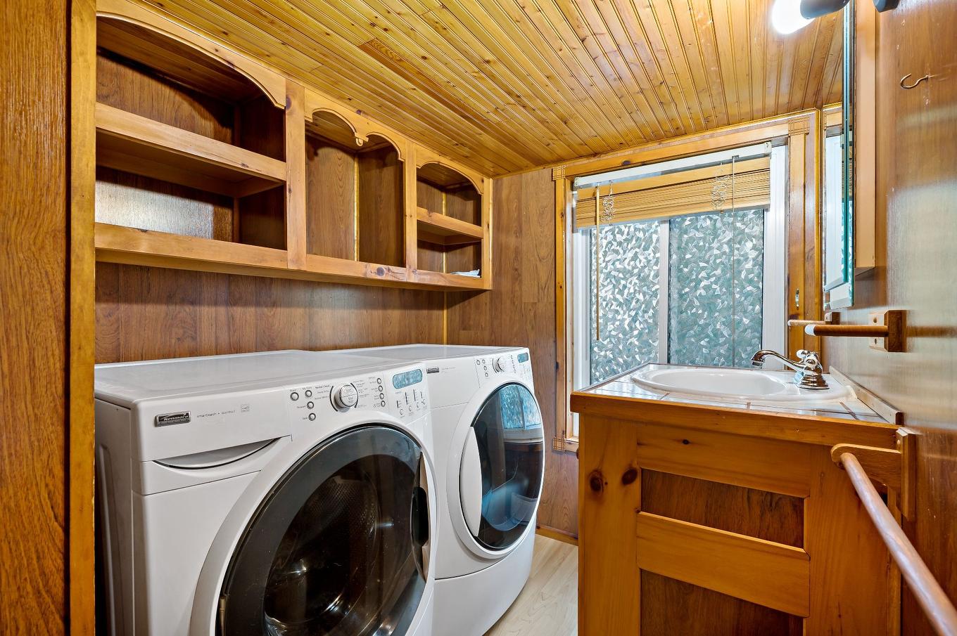 Bathroom - 121 Crois. Des Trois-Lacs, Lantier, QC - Indoor Photo Showing Laundry Room