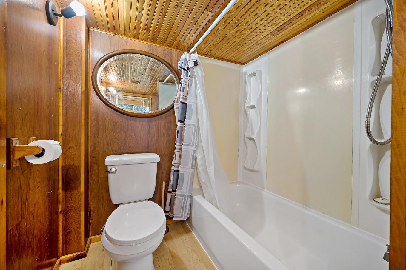 Bathroom - 121 Crois. Des Trois-Lacs, Lantier, QC - Indoor Photo Showing Bathroom