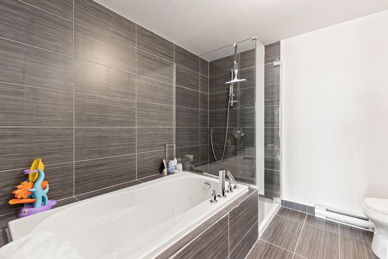 Salle de bains attenante à la CCP - 309-4975 Rue Jean-Talon O., Montréal (Côte-Des-Neiges/Notre-Dame-De-Grâce), QC - Indoor Photo Showing Bathroom