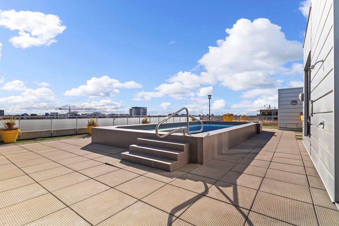 Piscine - 309-4975 Rue Jean-Talon O., Montréal (Côte-Des-Neiges/Notre-Dame-De-Grâce), QC - Outdoor