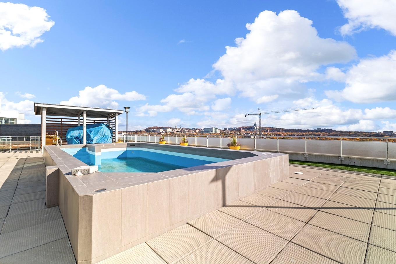 Piscine - 309-4975 Rue Jean-Talon O., Montréal (Côte-Des-Neiges/Notre-Dame-De-Grâce), QC - Outdoor