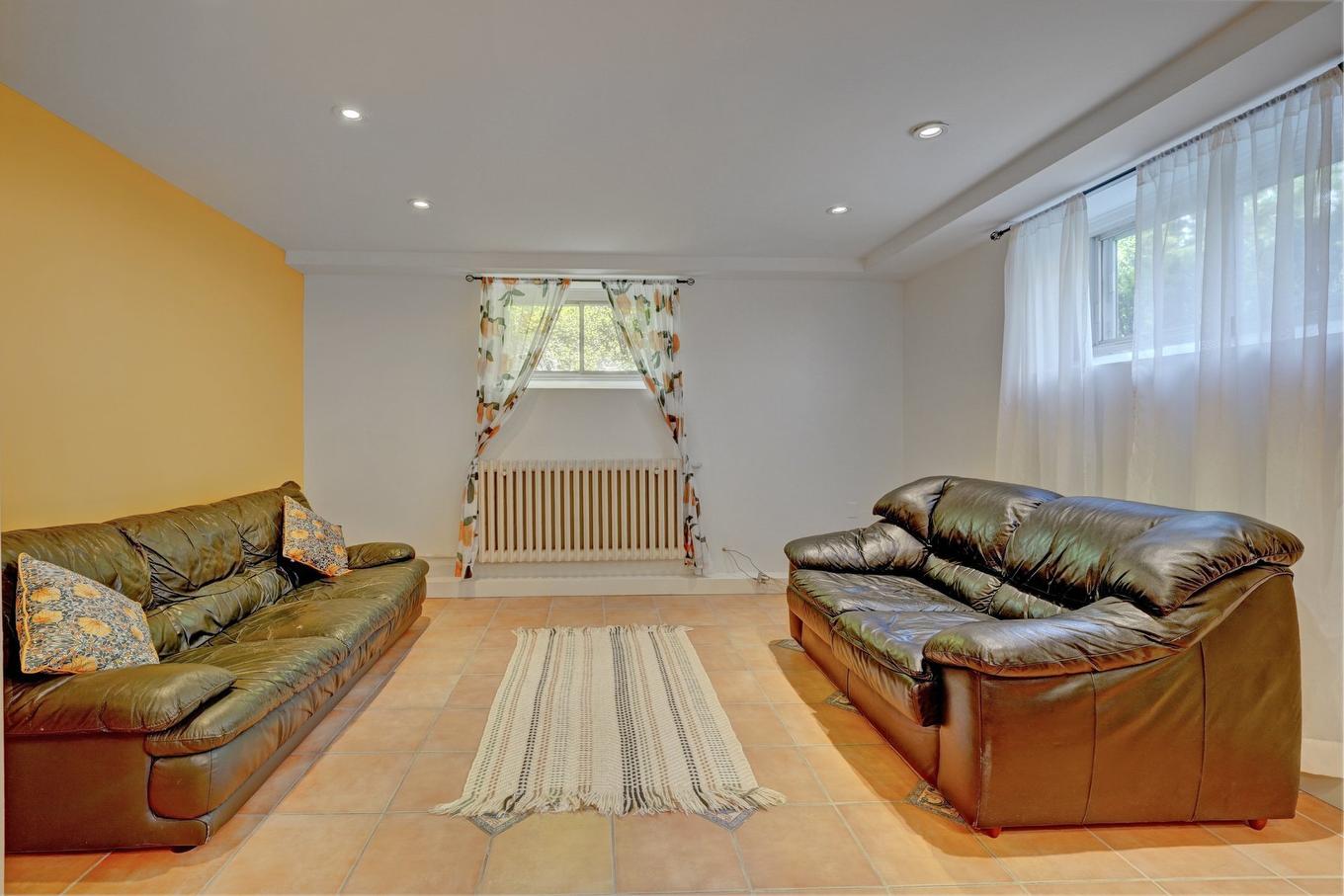 Salon - 1A-320 Boul. Laird, Mont-Royal, QC - Indoor Photo Showing Living Room