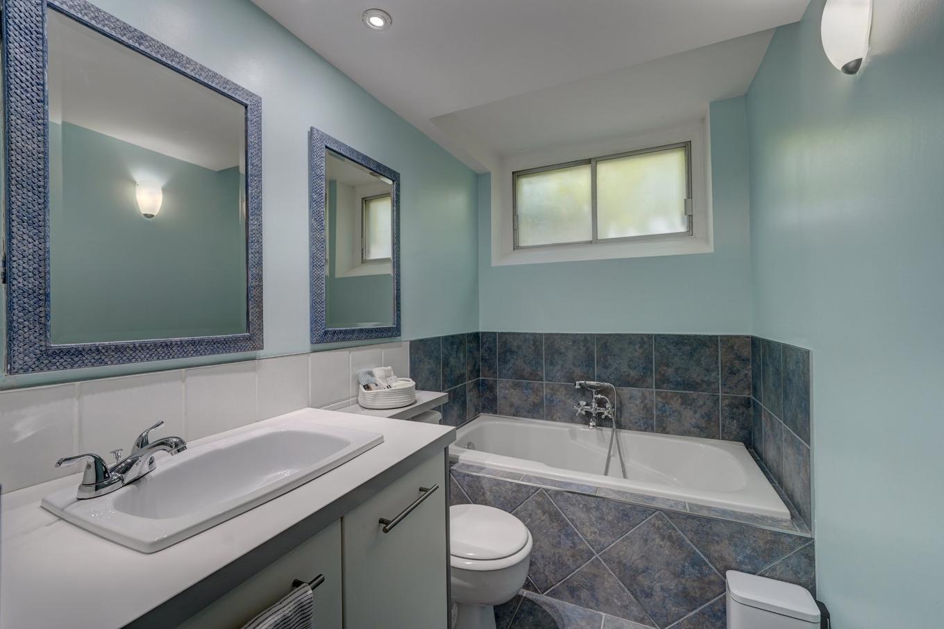 Salle de bains - 1A-320 Boul. Laird, Mont-Royal, QC - Indoor Photo Showing Bathroom