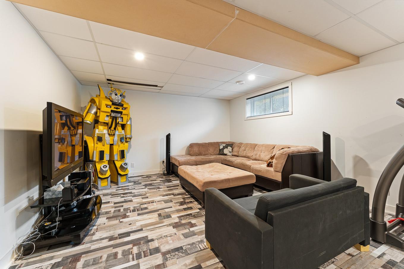 Salle familiale - 814 Imp. De La Roche, Granby, QC - Indoor Photo Showing Basement