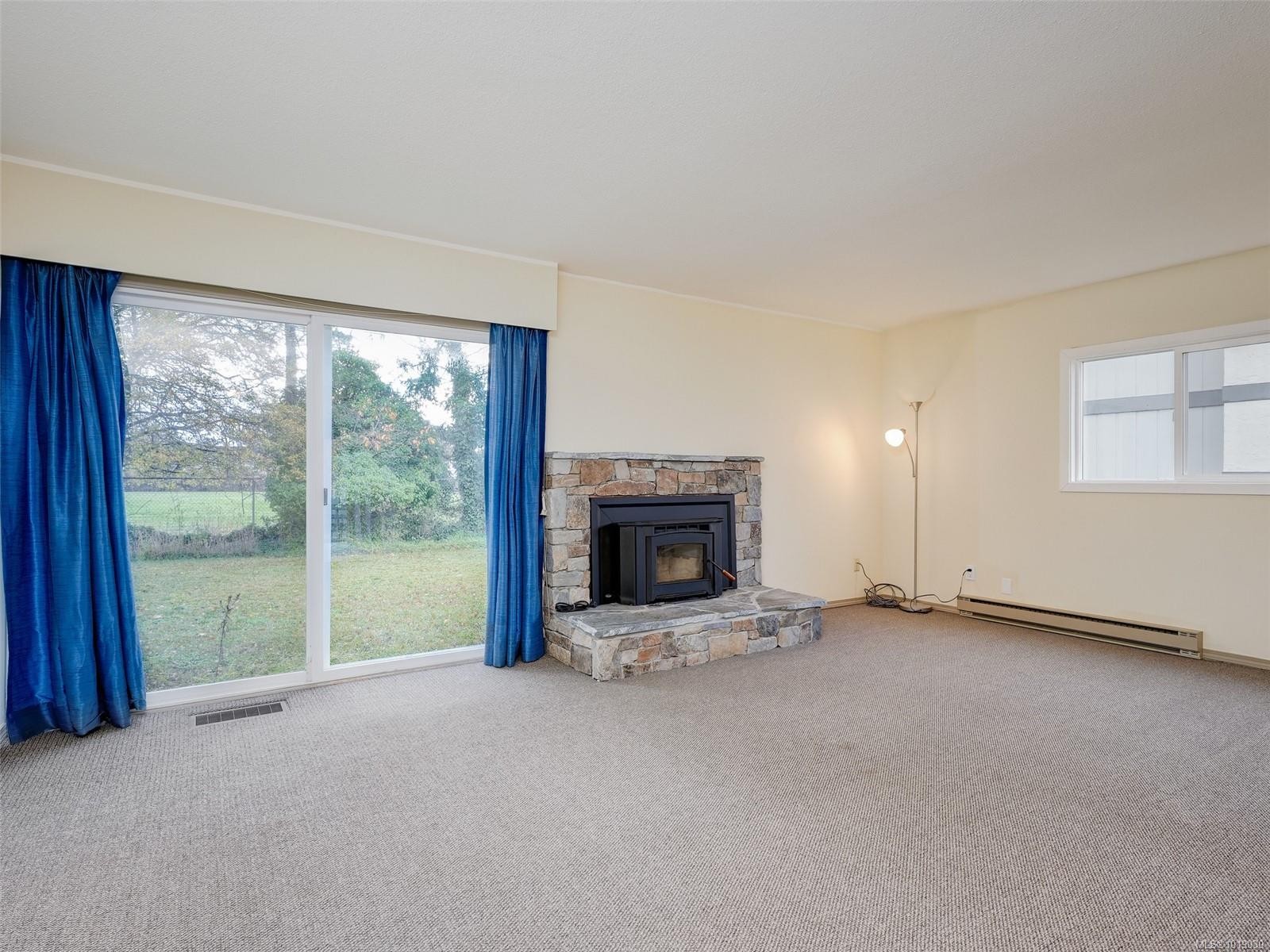 45-3987 Gordon Head Rd, Saanich, BC