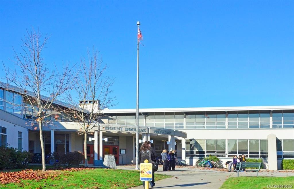 45-3987 Gordon Head Rd, Saanich, BC