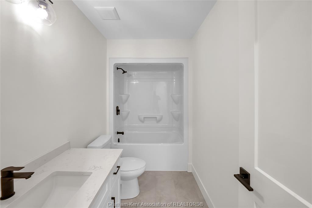 8 Cornerstone Place, Chatham, ON