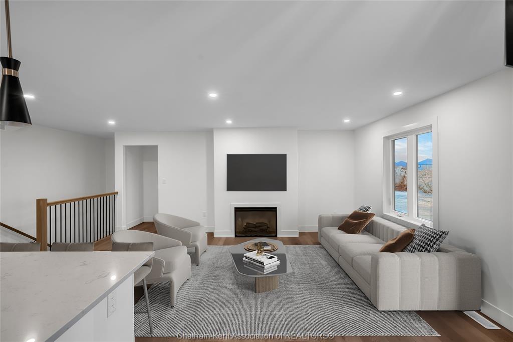 8 Cornerstone Place, Chatham, ON