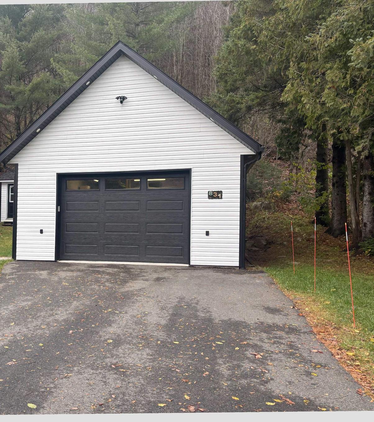 Garage - 831 Ch. De La Montagne, Sainte-Agathe-Des-Monts, QC - Outdoor With Exterior