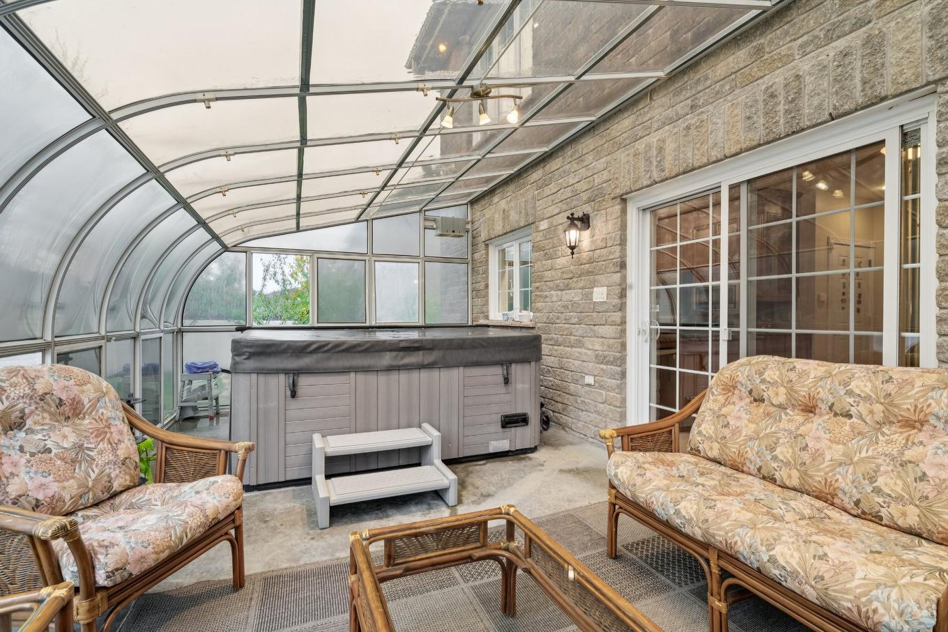 Solarium/Sunroom - 263 Rue Des Échevins, Saint-Jean-Sur-Richelieu, QC -