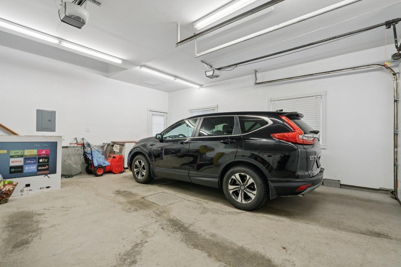 Garage - 263 Rue Des Échevins, Saint-Jean-Sur-Richelieu, QC - Indoor Photo Showing Garage