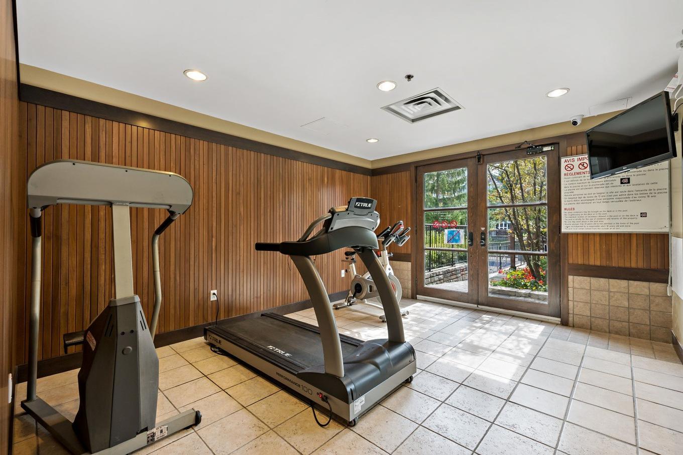 Salle d'exercice - 21-150 Ch. Du Curé-Deslauriers, Mont-Tremblant, QC - Indoor Photo Showing Gym Room