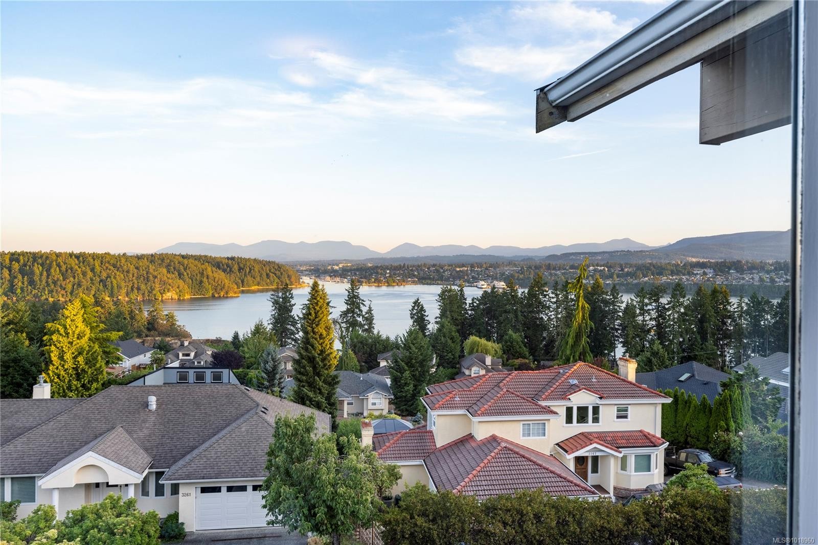 3303 Wavecrest Dr, Nanaimo, BC