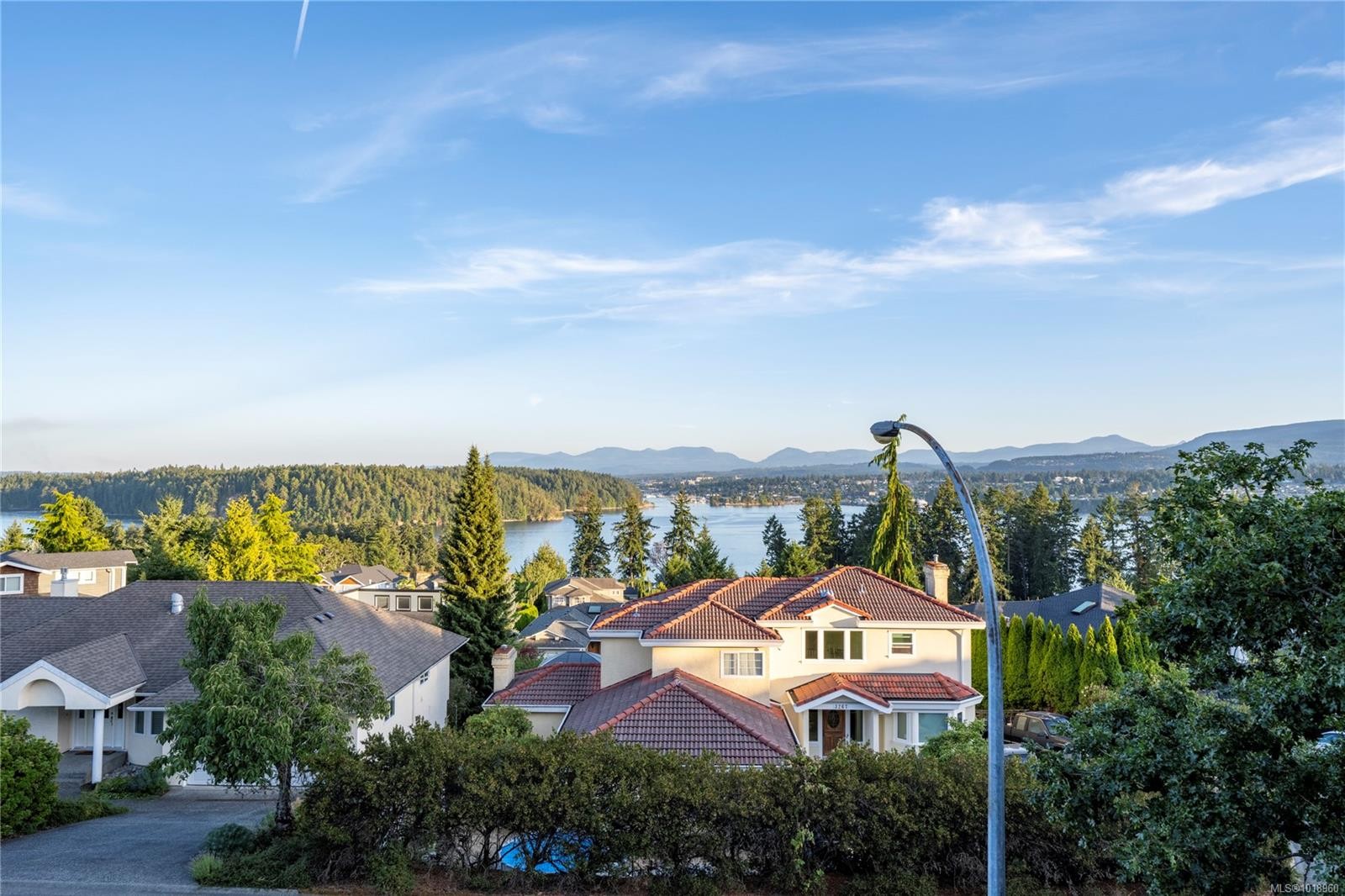 3303 Wavecrest Dr, Nanaimo, BC