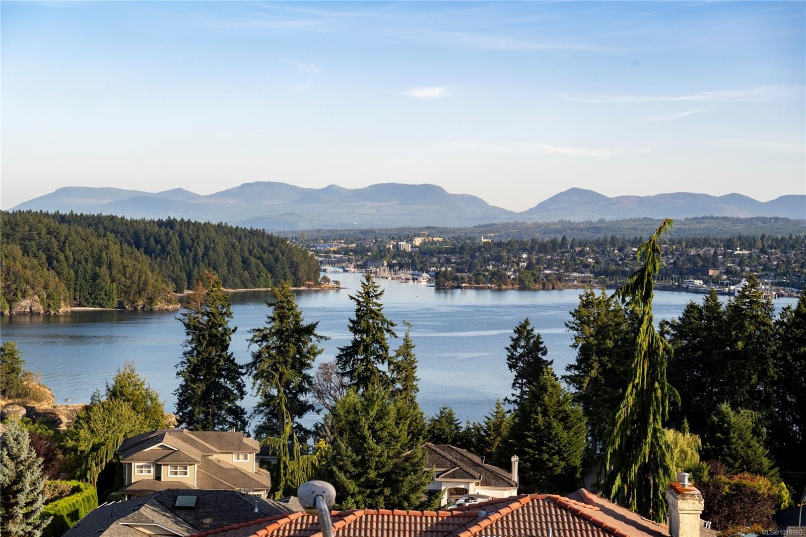 3303 Wavecrest Dr, Nanaimo, BC