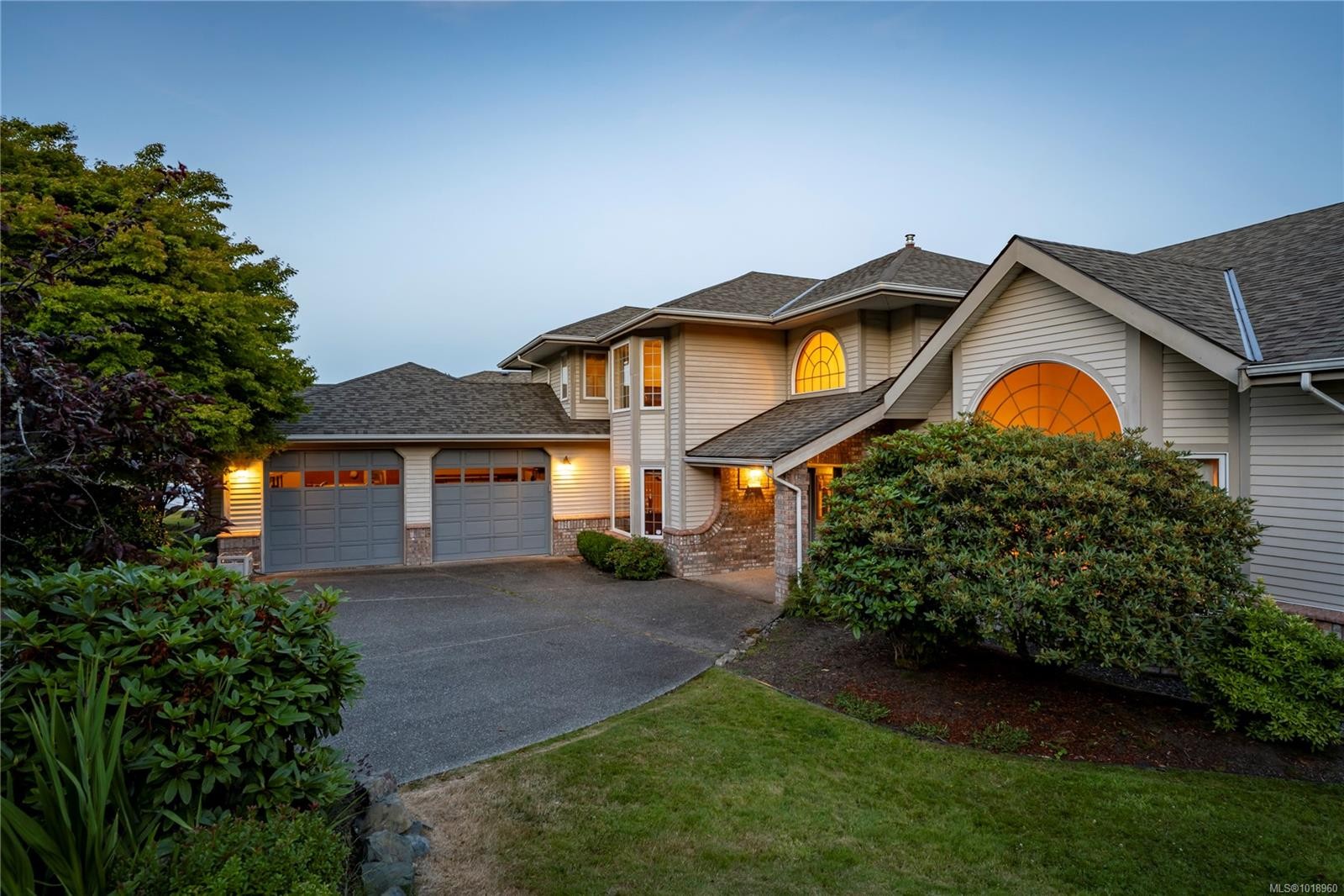 3303 Wavecrest Dr, Nanaimo, BC