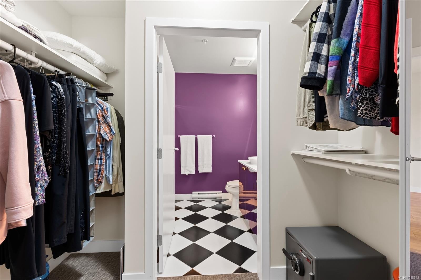 206-4040 Borden St, Saanich, BC - Indoor With Storage