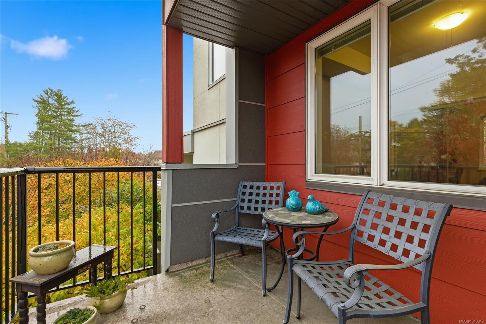 206-4040 Borden St, Saanich, BC - Outdoor With Exterior