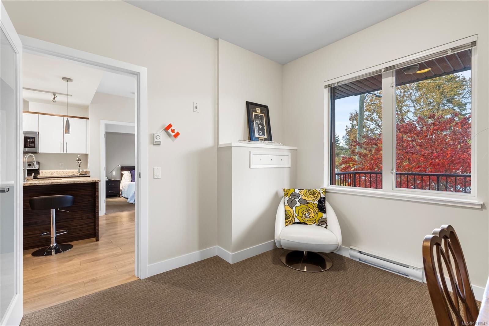 206-4040 Borden St, Saanich, BC - Indoor