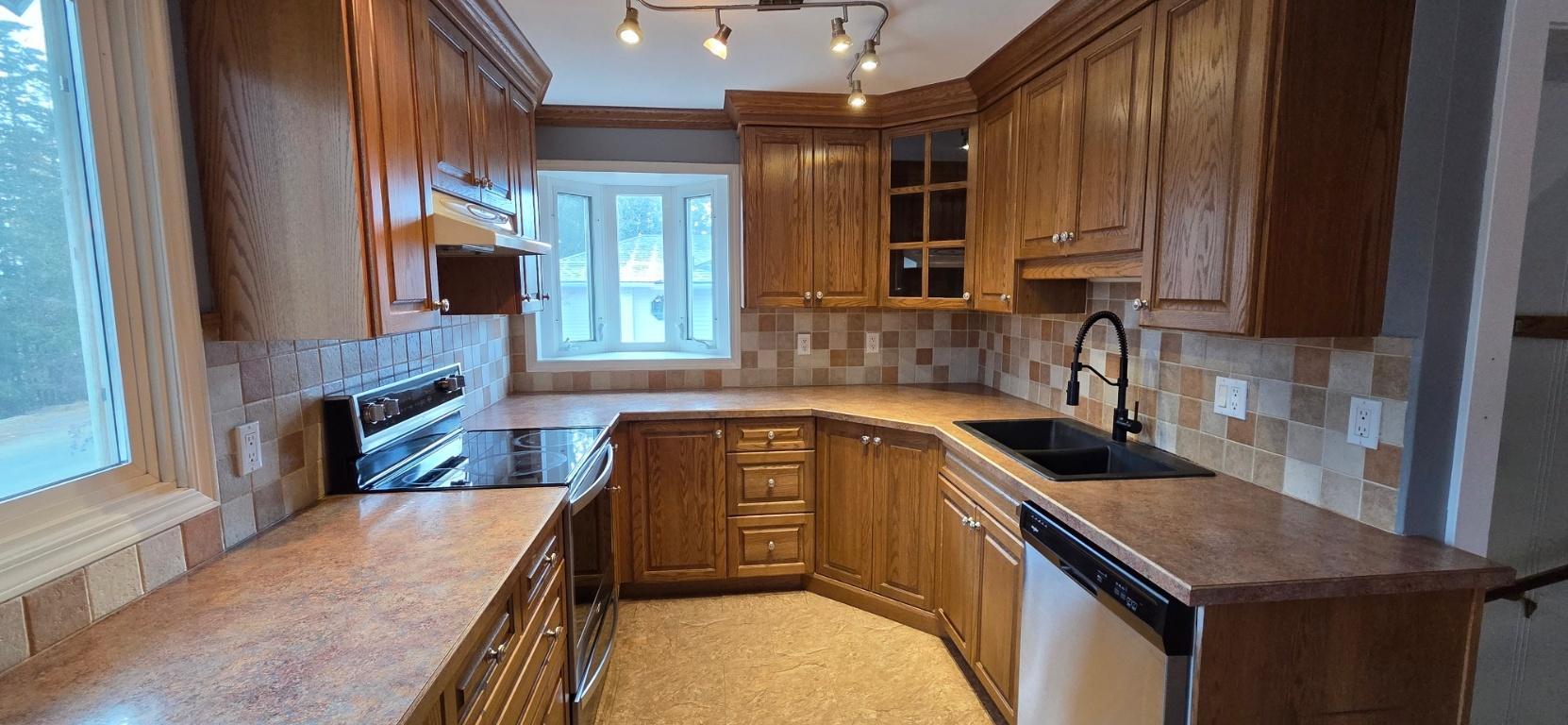127 Swan Avenue, Kimberley, BC - Indoor Photo Showing Kitchen With Double Sink
