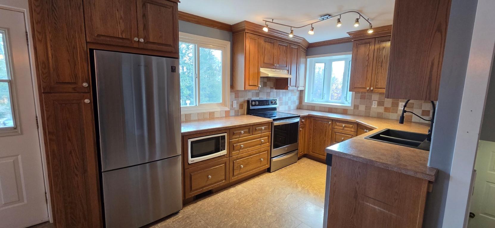 127 Swan Avenue, Kimberley, BC - Indoor Photo Showing Kitchen With Double Sink
