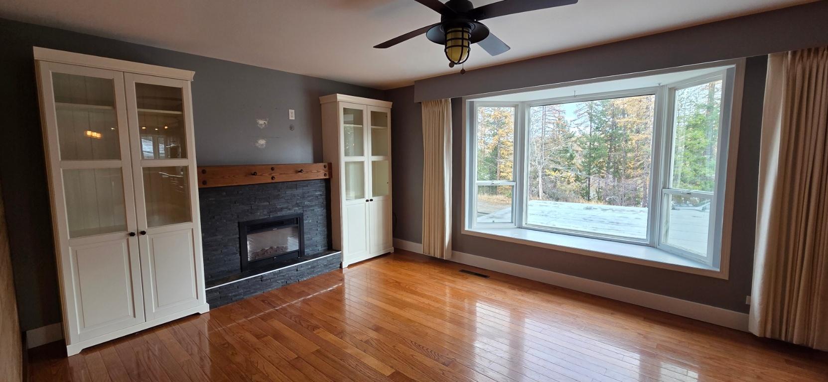 127 Swan Avenue, Kimberley, BC - Indoor Photo Showing Other Room With Fireplace