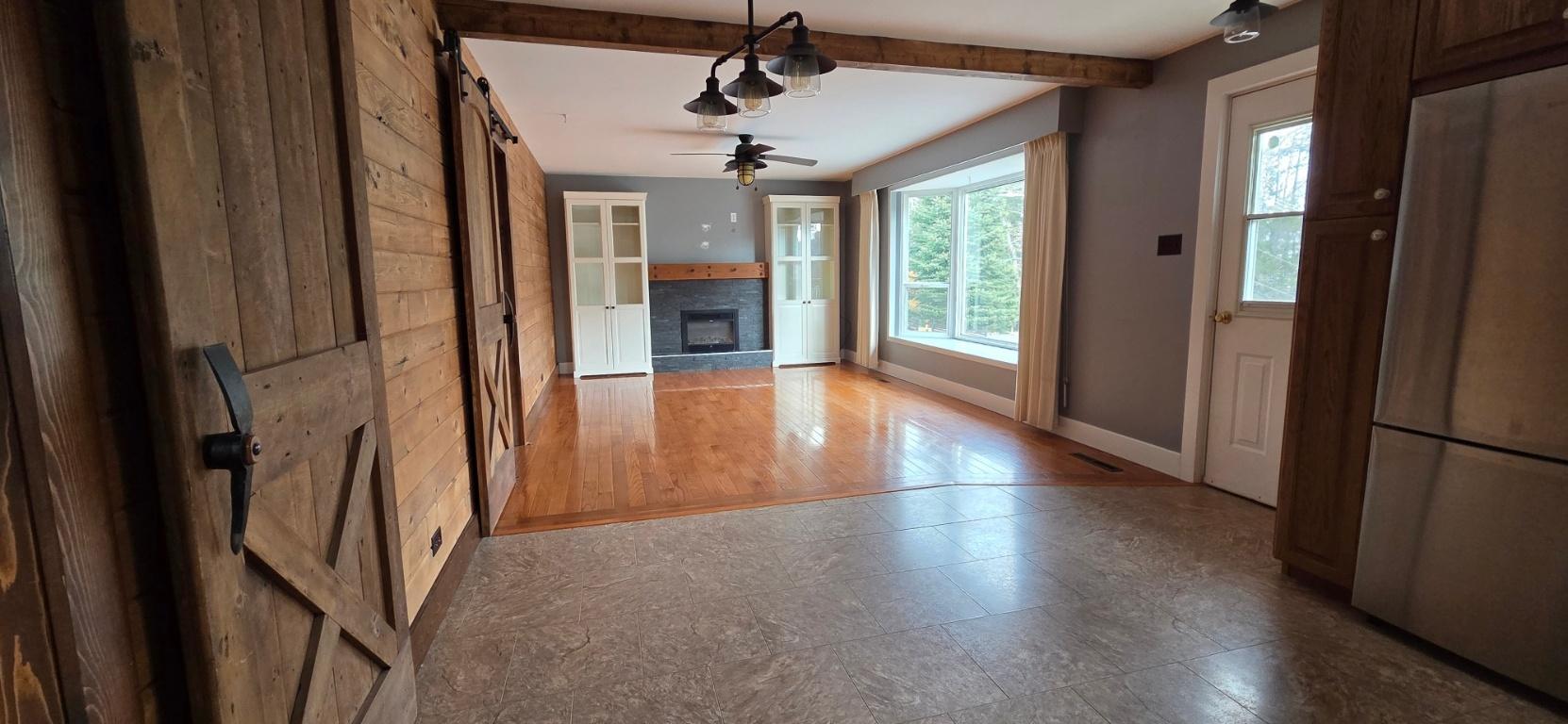 127 Swan Avenue, Kimberley, BC - Indoor With Fireplace