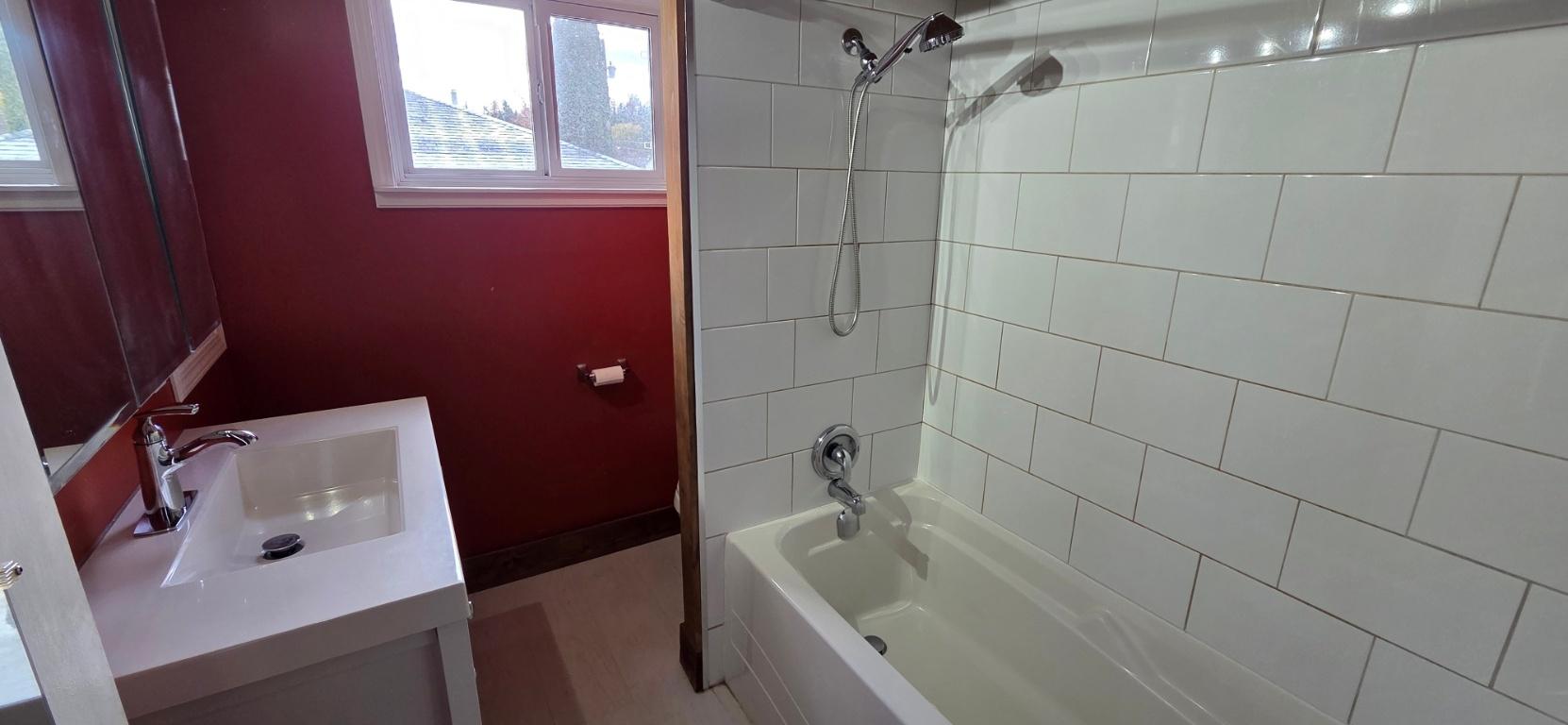 127 Swan Avenue, Kimberley, BC - Indoor Photo Showing Bathroom