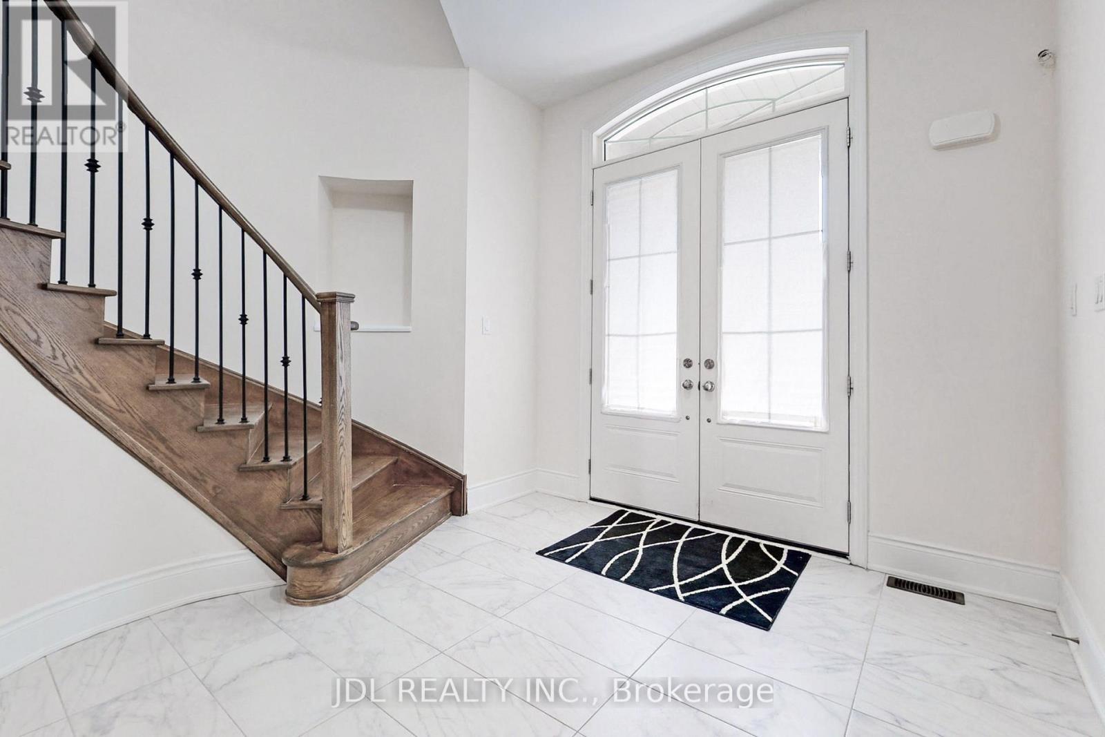 95 Giardina Crescent, Richmond Hill, ON - Indoor Photo Showing Other Room