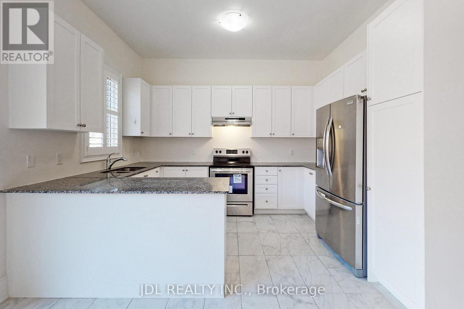95 Giardina Crescent, Richmond Hill, ON - Indoor Photo Showing Kitchen
