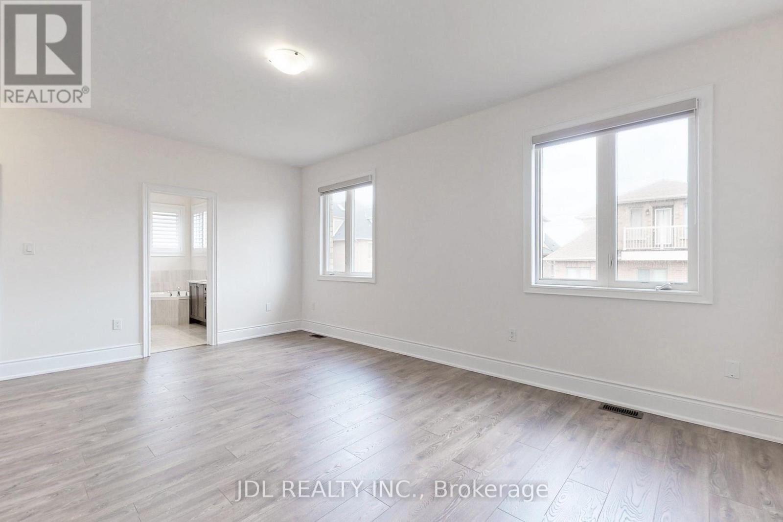 95 Giardina Crescent, Richmond Hill, ON - Indoor Photo Showing Other Room