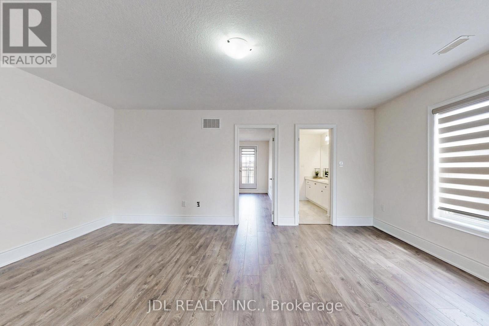 95 Giardina Crescent, Richmond Hill, ON - Indoor Photo Showing Other Room