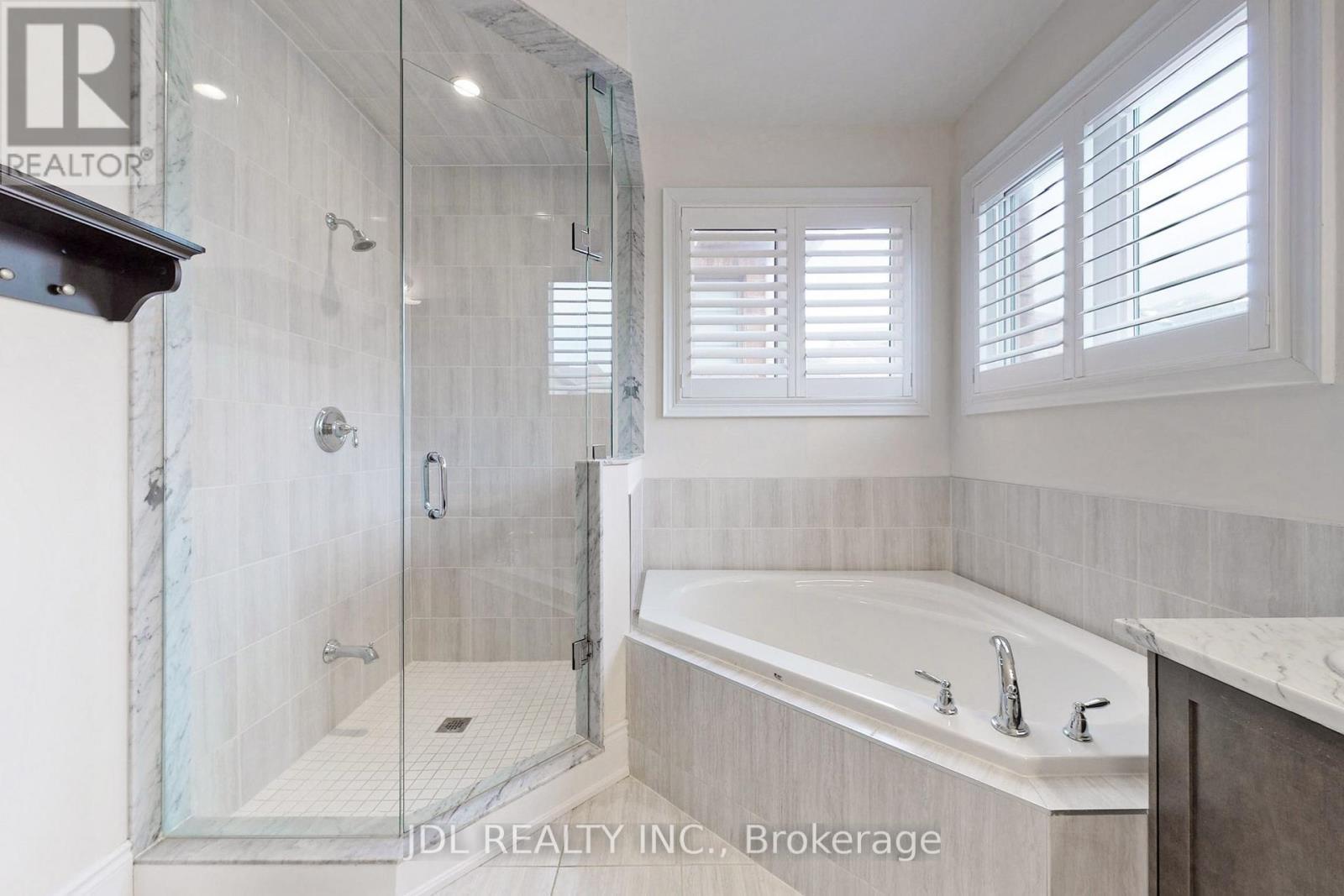 95 Giardina Crescent, Richmond Hill, ON - Indoor Photo Showing Bathroom