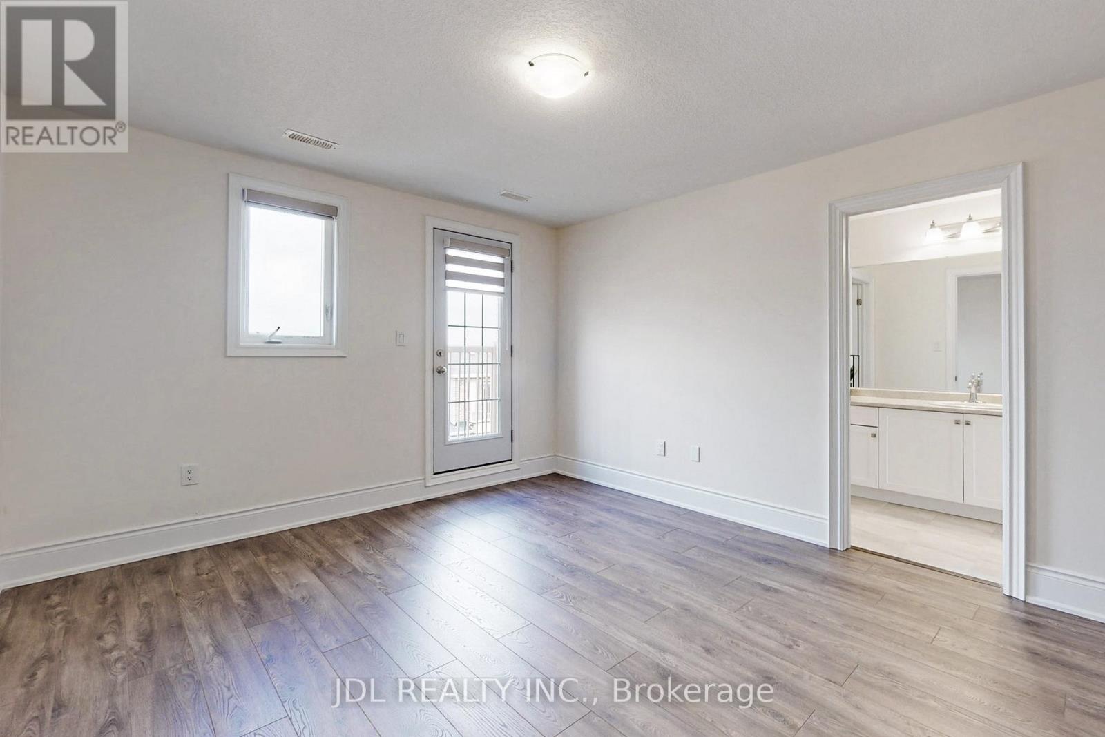 95 Giardina Crescent, Richmond Hill, ON - Indoor Photo Showing Other Room