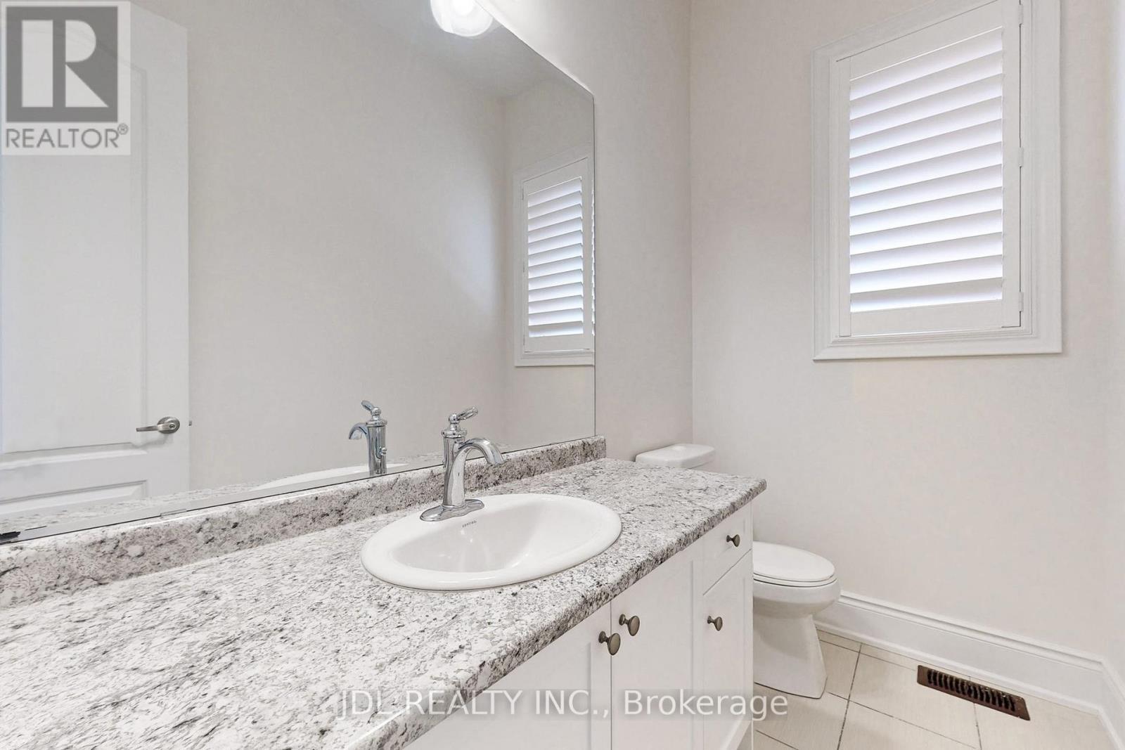 95 Giardina Crescent, Richmond Hill, ON - Indoor Photo Showing Bathroom