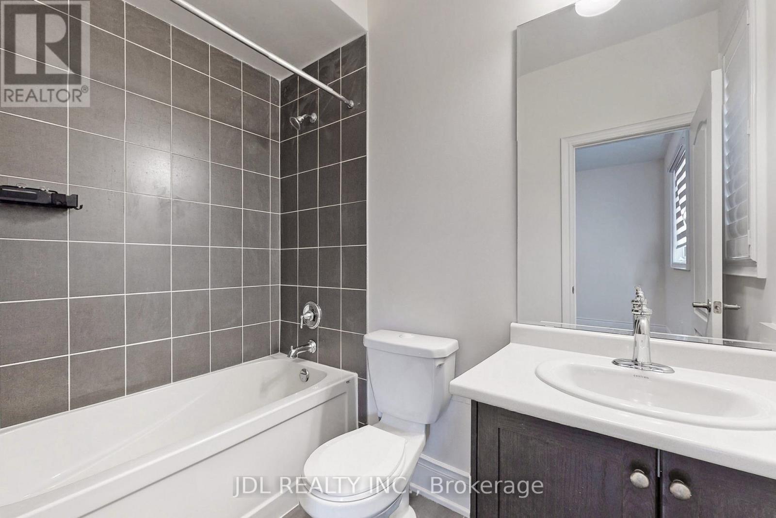 95 Giardina Crescent, Richmond Hill, ON - Indoor Photo Showing Bathroom