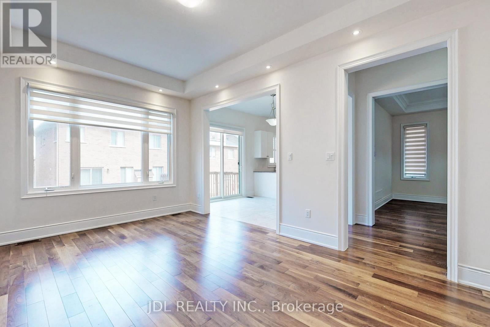 95 Giardina Crescent, Richmond Hill, ON - Indoor Photo Showing Other Room