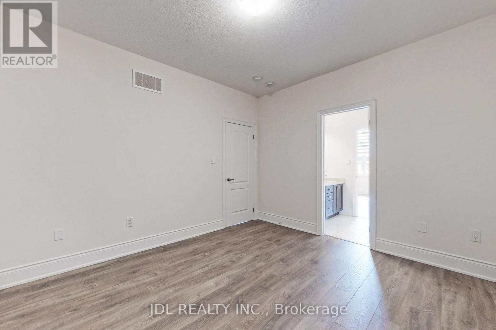 95 Giardina Crescent, Richmond Hill, ON - Indoor Photo Showing Other Room