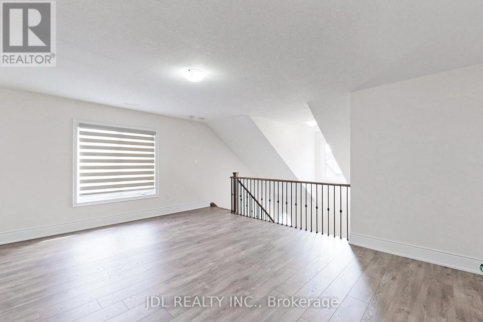 95 Giardina Crescent, Richmond Hill, ON - Indoor Photo Showing Other Room