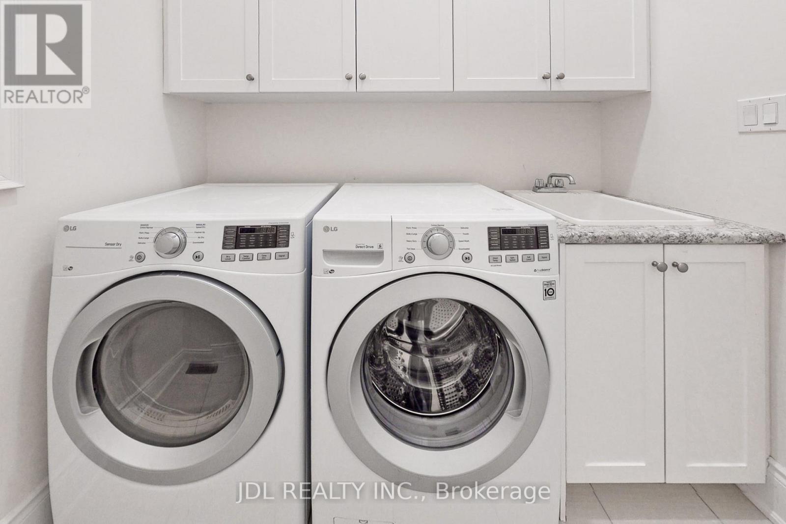 95 Giardina Crescent, Richmond Hill, ON - Indoor Photo Showing Laundry Room