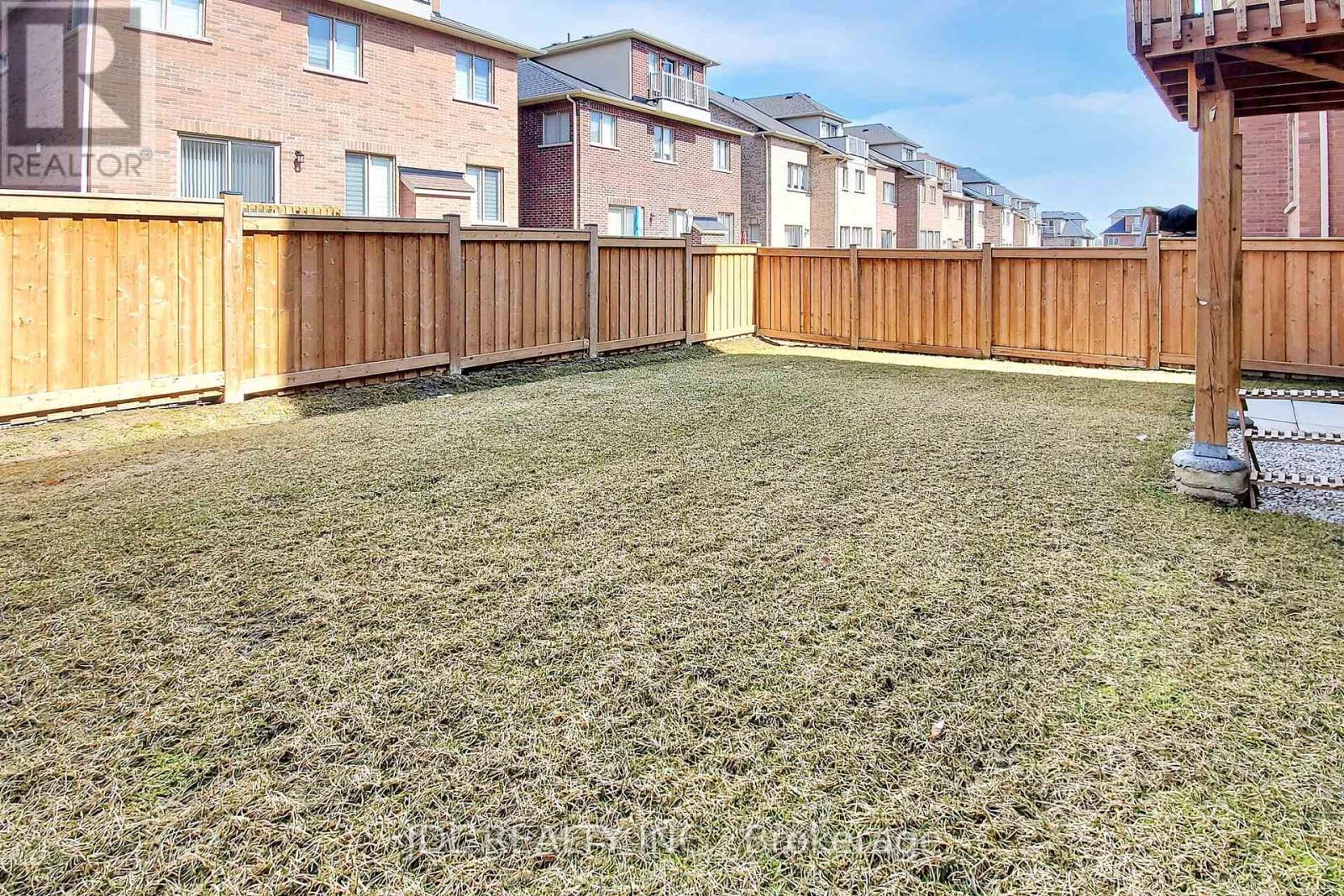 95 Giardina Crescent, Richmond Hill, ON - Outdoor