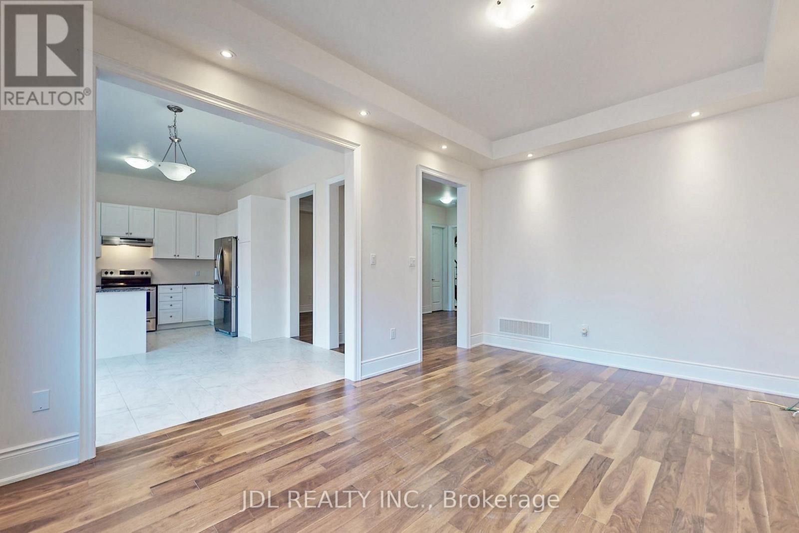 95 Giardina Crescent, Richmond Hill, ON - Indoor Photo Showing Other Room