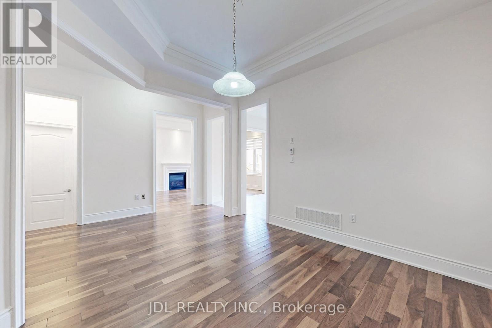 95 Giardina Crescent, Richmond Hill, ON - Indoor Photo Showing Other Room