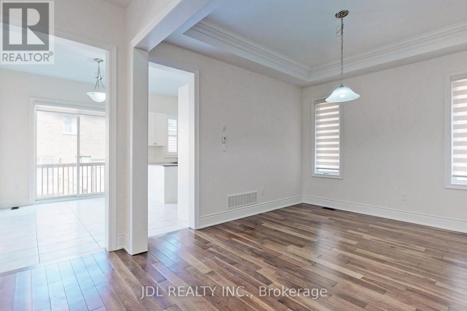 95 Giardina Crescent, Richmond Hill, ON - Indoor Photo Showing Other Room