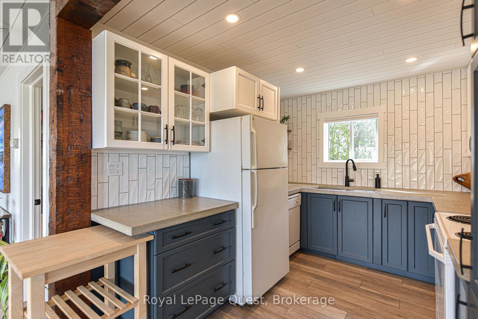 4304 Plum Point Road, Ramara, ON - Indoor Photo Showing Kitchen