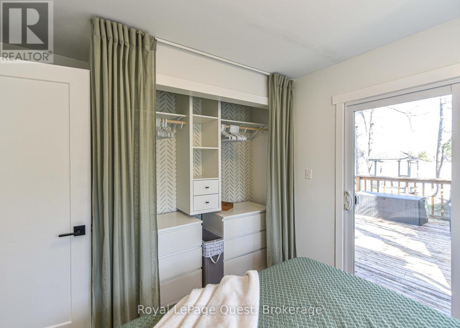 4304 Plum Point Road, Ramara, ON - Indoor Photo Showing Bedroom