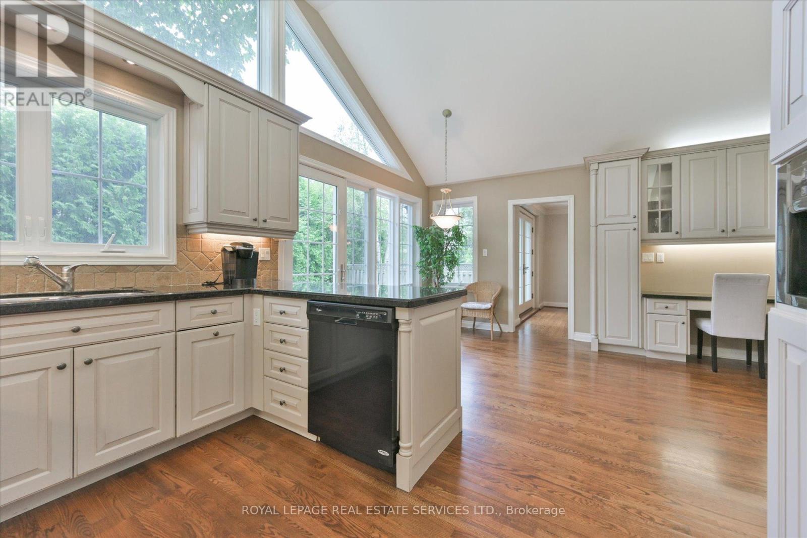 62 Princess Margaret Boulevard, Toronto, ON - Indoor Photo Showing Kitchen