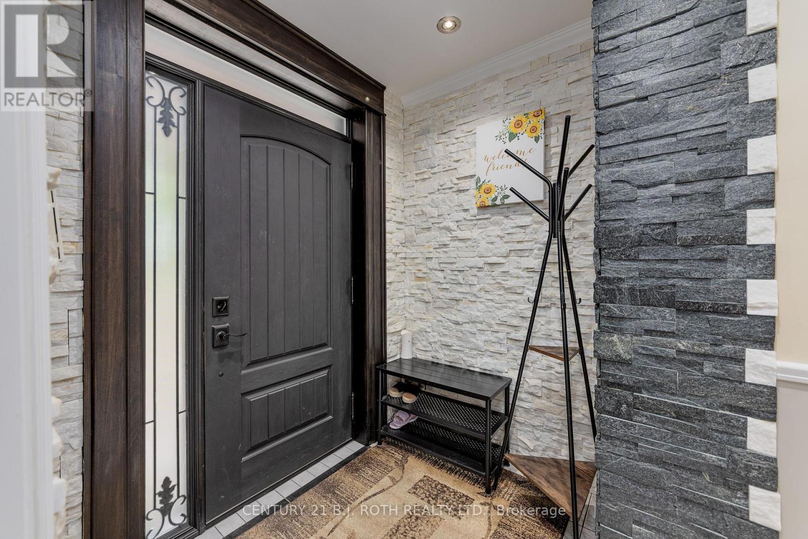 193 Epsom Downs Drive, Toronto, ON - Photo Showing Other Room